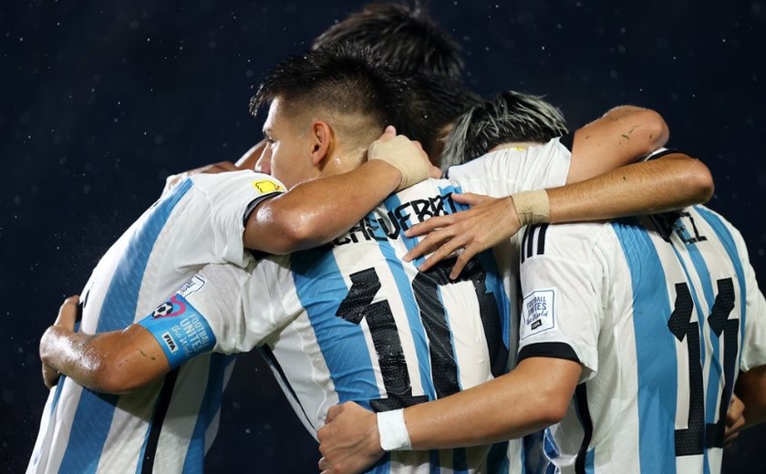 Argentina goleia Venezuela e vai disputar com o Brasil as quartas de final do Mundial Sub-17