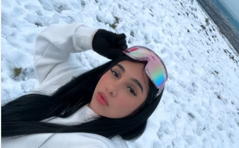 Influencer brasileira de 19 anos e o namorado são presos com R$ 38 mil em drogas na Irlanda