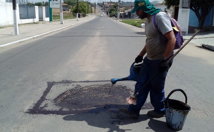 Operação Tapa-buracos beneficia centro e diversos bairros de Arapiraca
