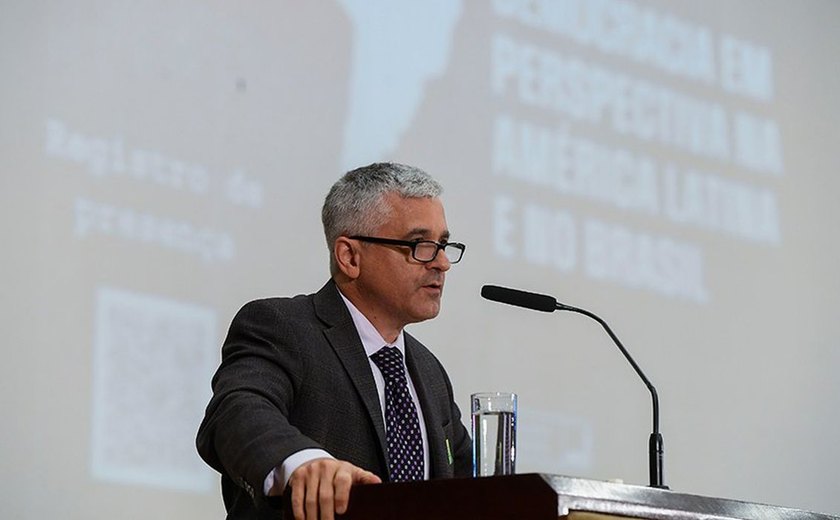 Levitsky analisa riscos de autoritarismo e a defesa da democracia