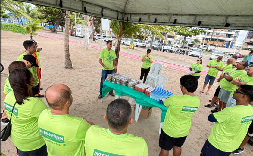 Mutirão retira 250kg de resíduos plásticos da praia de Pajuçara, em Maceió