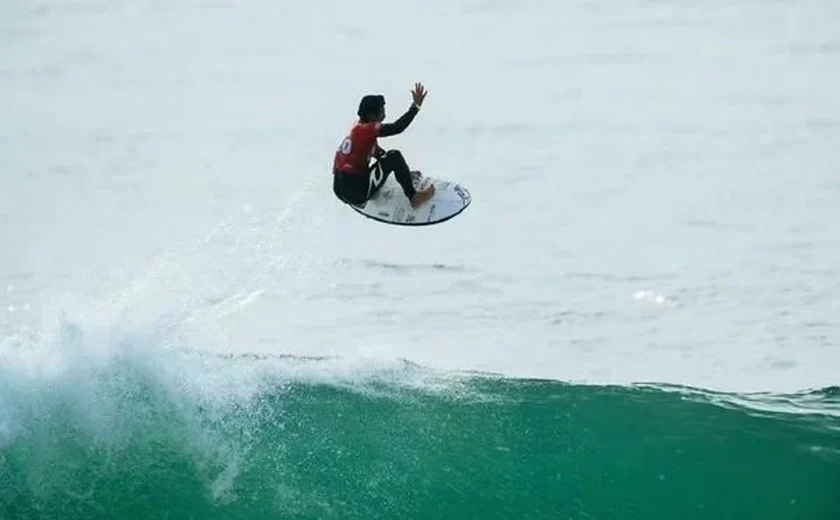 Medina e Yago Dora disputam vaga na final da etapa de El Salvador do Circuito Mundial de surfe