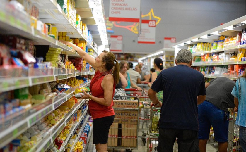 Inflação perde força pelo 2º mês seguido e fecha abril em 0,43%