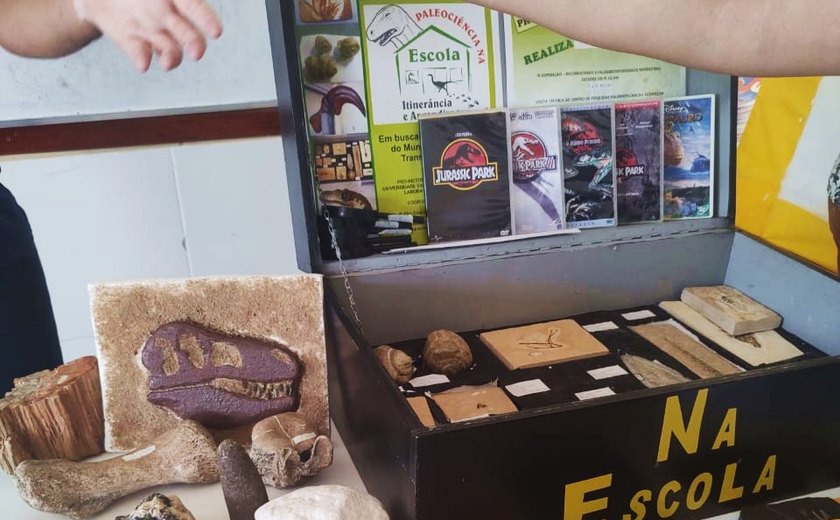 Os seres do passado: projeto da Uesb leva Paleontologia às escolas
