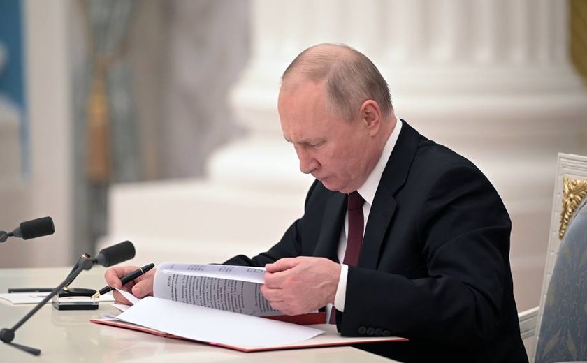 Rússia deve sofrer contração de 15% do PIB em 2022, com risco de piorar, diz IIF