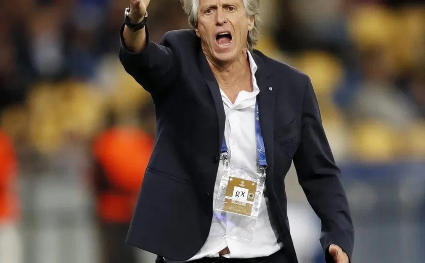 Entenda o motivo de o Fenerbahçe ter usado o time sub-19 e sair de campo com 1 minuto de jogo