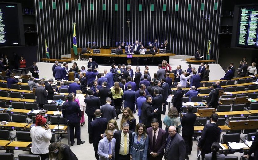 Deputados analisam projeto que cria a Lei do Mar; acompanhe