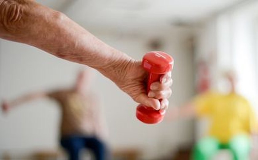 Especialista mostra como transformar tarefas domésticas em exercícios físicos para queimar calorias; confira 10 dicas