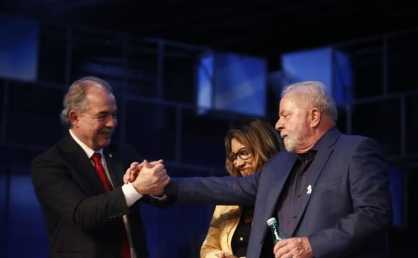 Lula confirma Aloísio Mercadante no BNDES