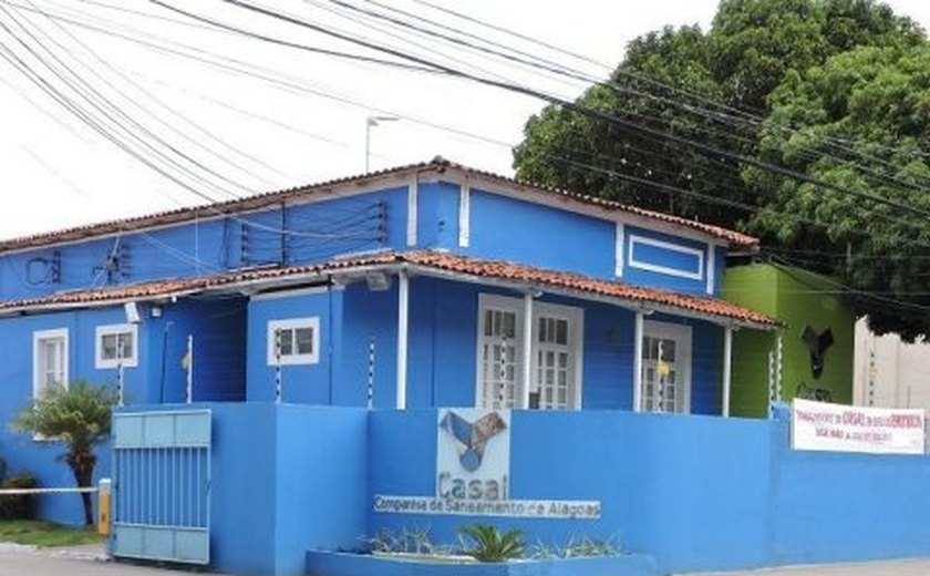 Casal efetua manutenção em adutora do sistema que abastece Junqueiro e São Sebastião