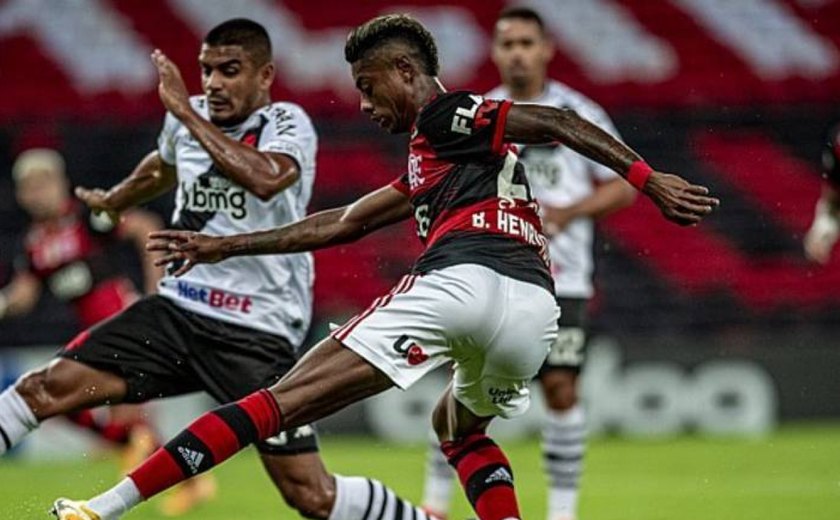 Flamengo bate Vasco, festeja empate do Inter e fica a quatro vitórias do título