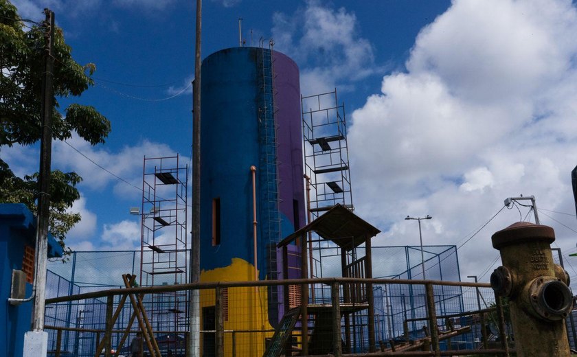 Pintura em caixa d’água no Conjunto Primeiro de Junho destaca campanha Agosto Lilás em ação do Brota na Grota