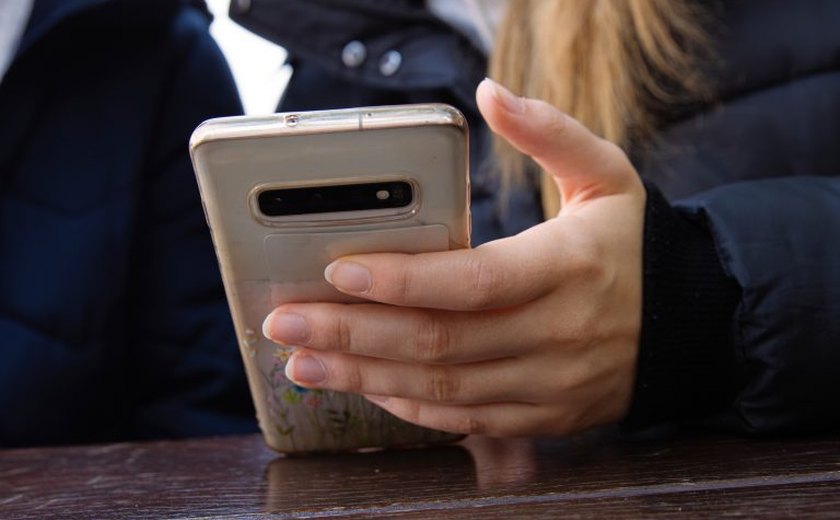 Audiência discute proposta que proíbe cancelamento de celular de beneficiários de programas sociais