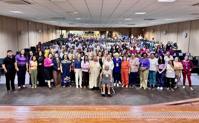 Secdef discute políticas públicas e cultura do envelhecimento com mulheres idosas