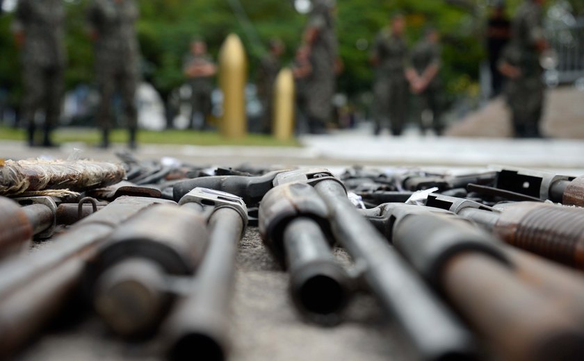 Ladrões furtam 100 armas de loja no Distrito Federal