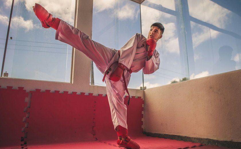 Karateca palmeirense é campeão em torneio olímpico em Sergipe