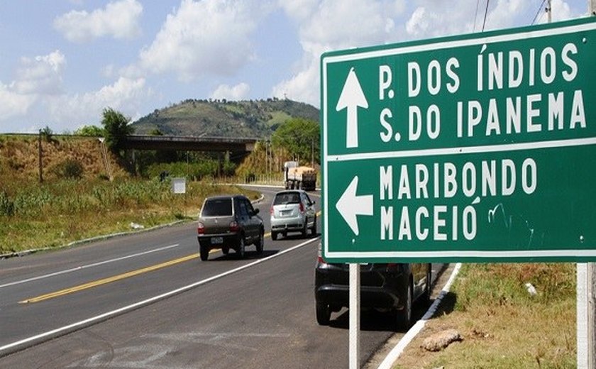 Teotonio inaugurou mais 60 km de rodovias restauradas em Palmeira