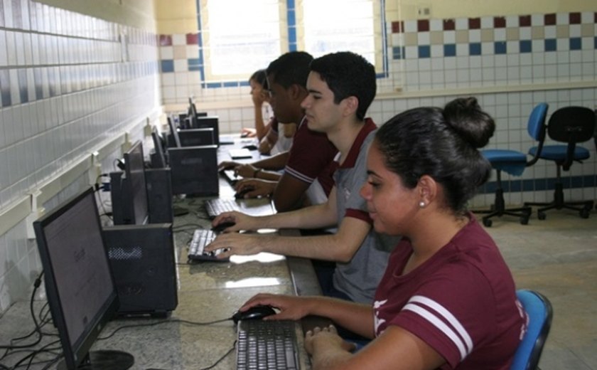 Internet auxilia na aprendizagem e convivência escolar em Viçosa