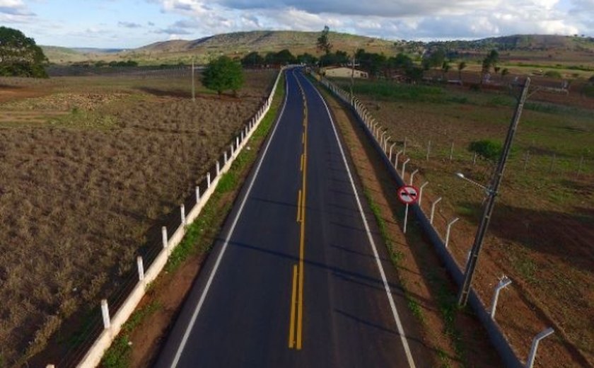 Estado entrega 12 quilômetros de recuperação ao acesso de Feira Grande