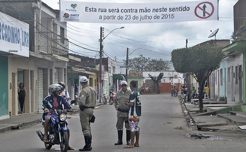 Arapiraca: SMTT orienta condutores sobre mudança de fluxo de ruas
