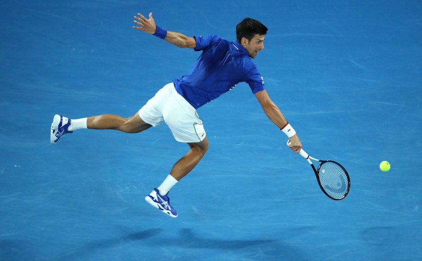 Djokovic vence Hurkacz e faz história ao garatir primeiro lugar pela sétima vez