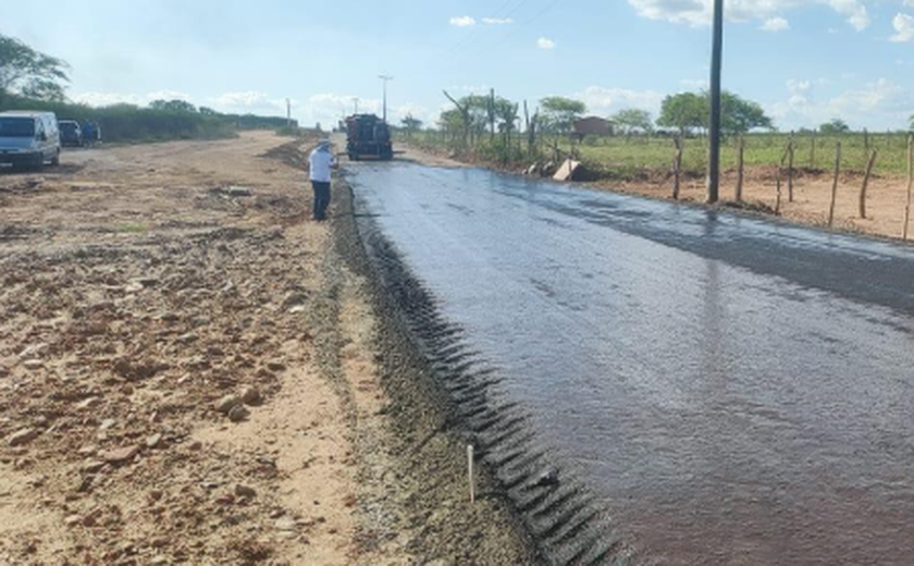 Nova via irá melhorar escoamento de produção agrícola e agropecuária em Girau do Ponciano (AL)