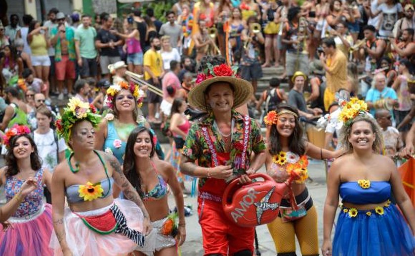 Carnaval deve atrair mais de 10 milhões de turistas e movimentar R$ 11 bilhões