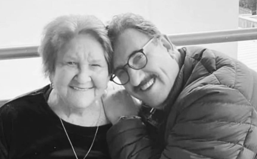 Ratinho agradece apoio após morte da mãe: 'Parte de mim se vai com ela'