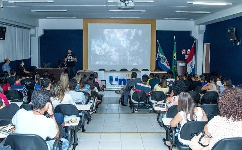 Pontapé atrai 300 estudantes na primeira edição de 2015