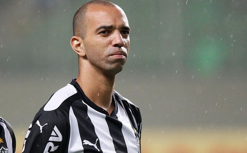Com contrato até o fim do ano, Santos confirma acerto com Diego Tardelli