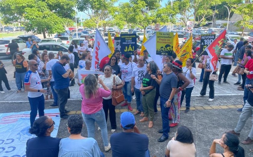 Governo propõe aumento de 13% a 31% a professores até 2026