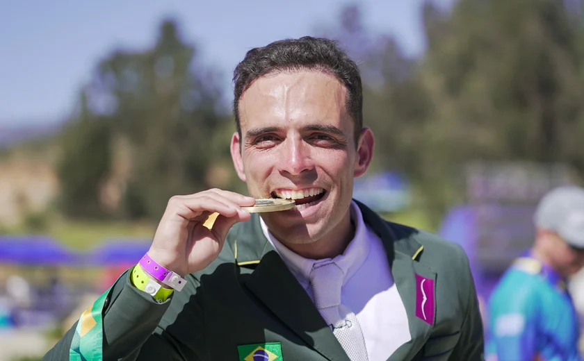 Stephan Barcha conquista ouro no hipismo saltos do Pan