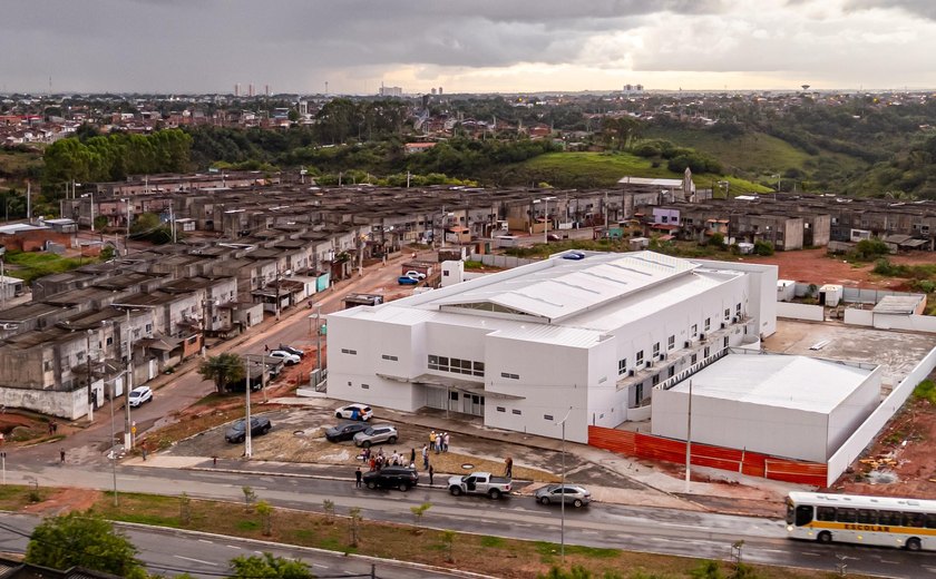 JHC visita obras da creche Gigantinhos Morada do Planalto, no Benedito Bentes