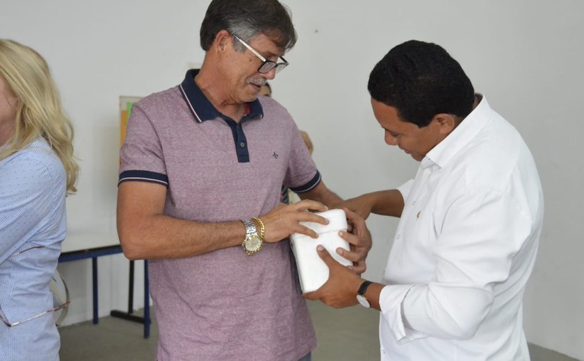 Prefeitura de Palmeira entrega insulina Lantus a pacientes portadores de diabetes