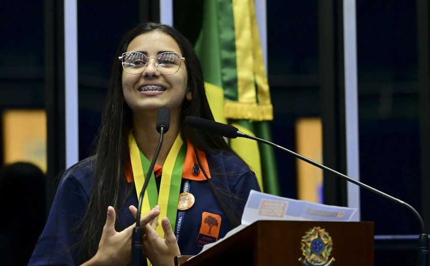 Estudante da Rede Estadual brilha como Jovem Senadora por Alagoas em Brasília
