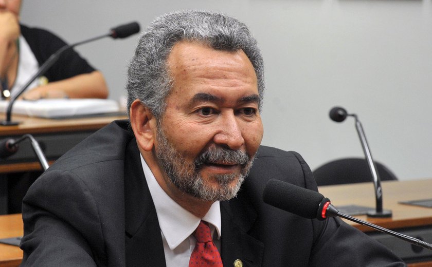 Paulão quer comissão da SDH para investigar violência contra jovens em Alagoas