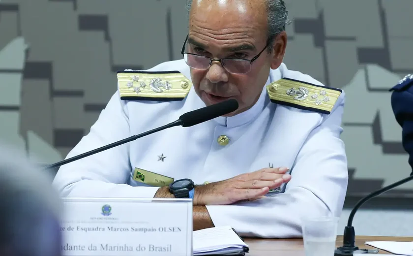 Comandante da Marinha diz que não houve ordem para uso de blindados para golpe de Estado