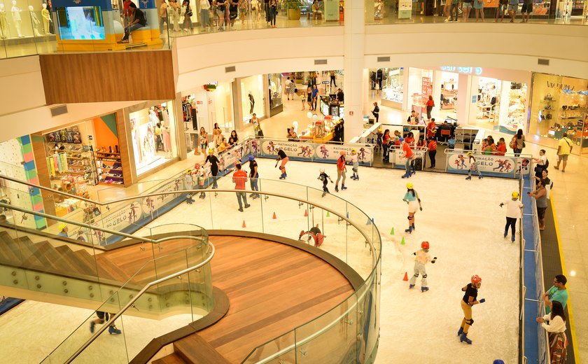 Pista de patinação do gelo e outras atrações garantem programação de férias do Parque Shopping