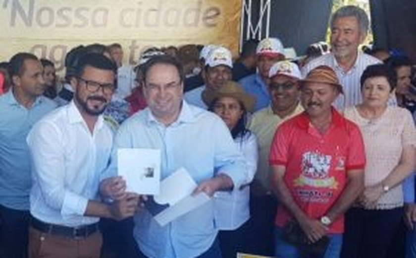 Luciano Barbosa representa governador na Festa do Carro de Boi em Inhapi