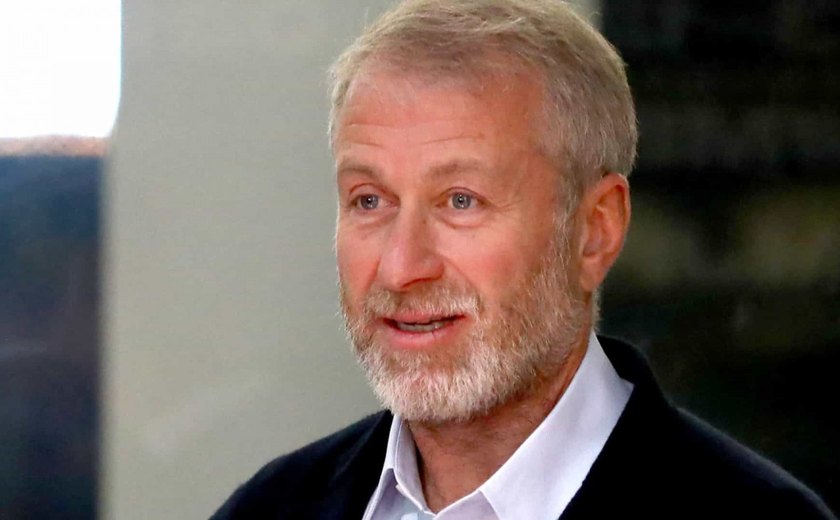 Russo Abramovich surpreende e entrega o comando do Chelsea para a caridade