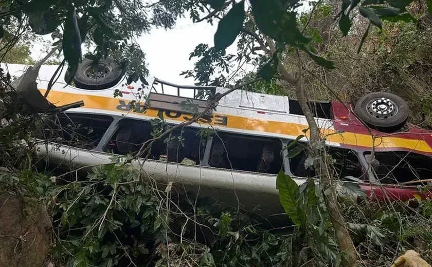 Justiça determina remoção urgente de ônibus da tragédia na Serra da Barriga