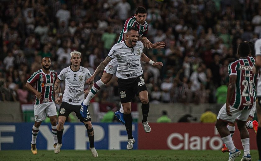 Árbitro aponta ofensas de Felipe Melo na súmula da partida entre Flu e Corinthians