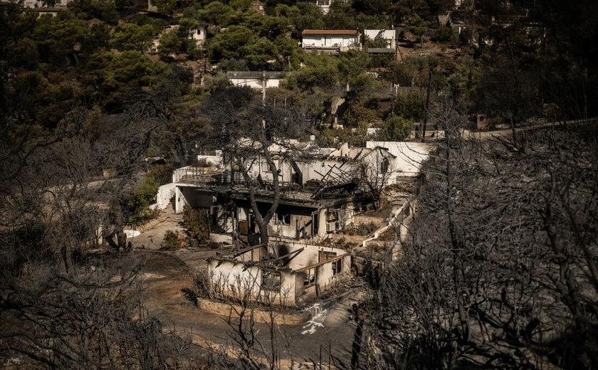 Na Grécia, incêndio florestal é controlado em área próxima a Atenas, dizem bombeiros