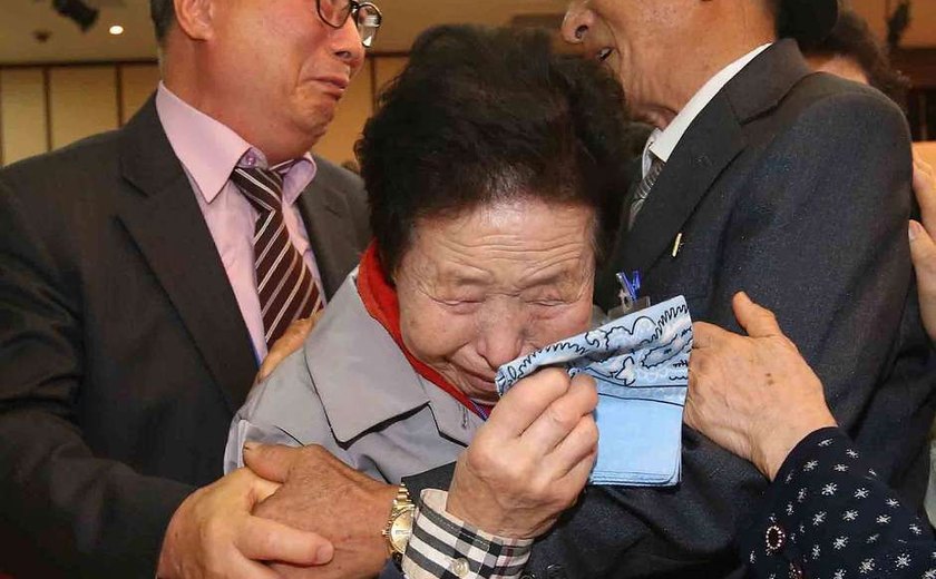 Após 60 anos, coreanos separados por guerra se reencontram