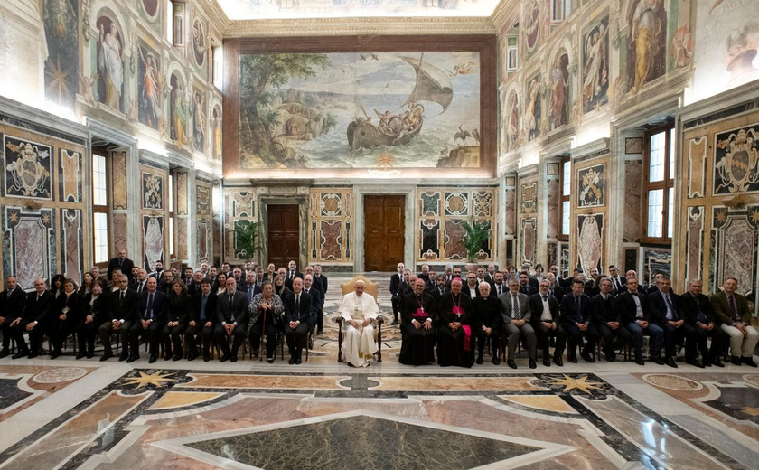 Capela Sistina está quase pronta para Conclave que escolherá novo papa