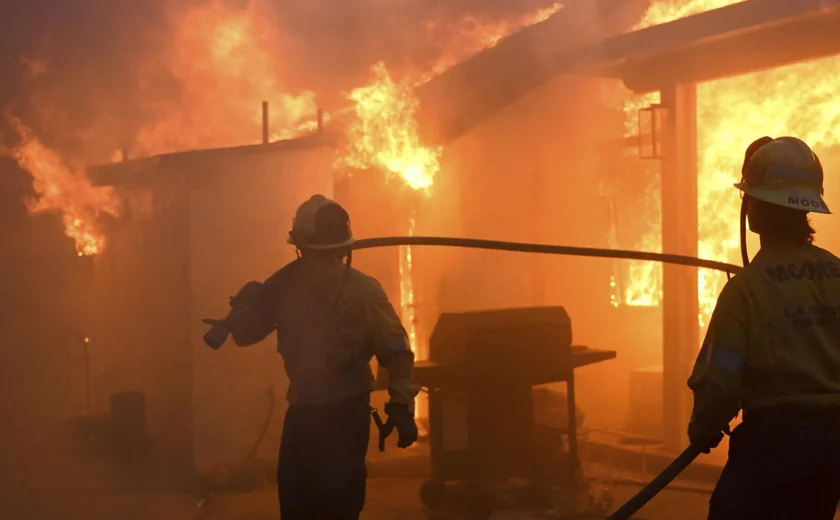 Ventos voltam a ganhar força em Los Angeles e complicam batalha contra incêndios