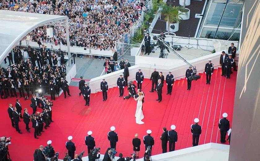 Festival de Cannes bane nudez e vestidos 'volumosos' de tapete vermelho