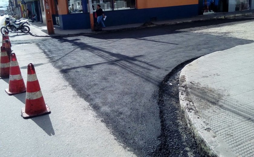 Serviços de pavimentação estão a todo vapor no Centro de Arapiraca