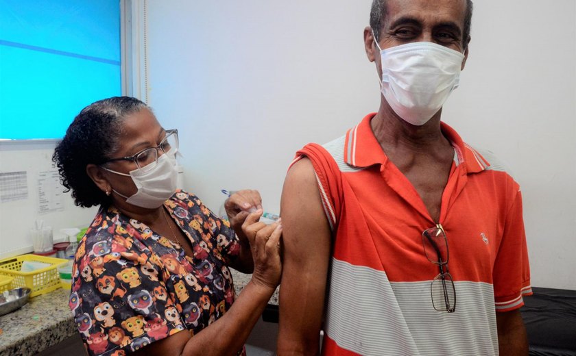 Vacinas salvam cerca de três milhões de vidas por ano e recusas preocupam
