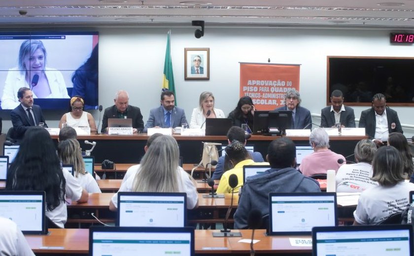Representante do MEC diz que governo apoia criação de piso salarial para funcionários da área administrativa